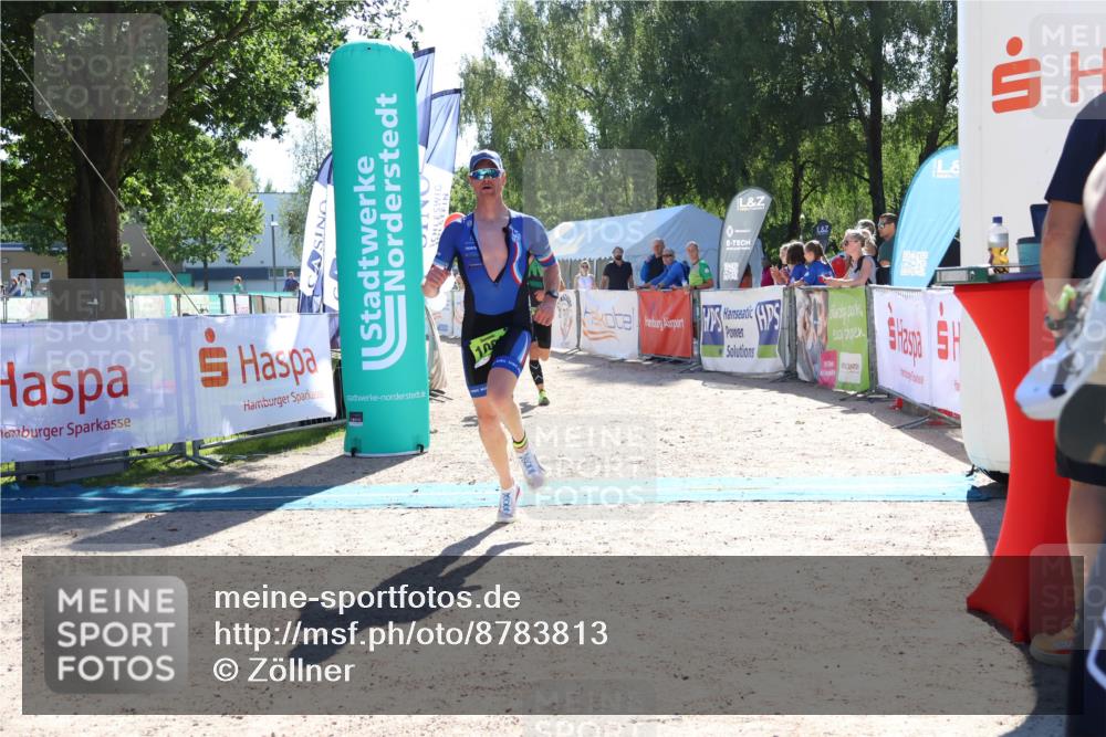 07.09.2025 - 19. Norderstedt Triathlon Zöllner http://msf.ph/oto/8783813 07.09.2025 15:16:13 Ziel 1037, 1038 meine-sportfotos.de