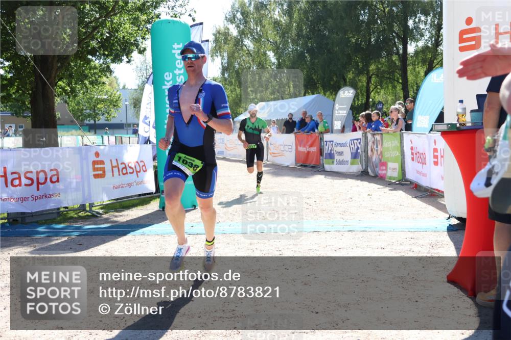 07.09.2025 - 19. Norderstedt Triathlon Zöllner http://msf.ph/oto/8783821 07.09.2025 15:16:13 Ziel 1037, 1038 meine-sportfotos.de