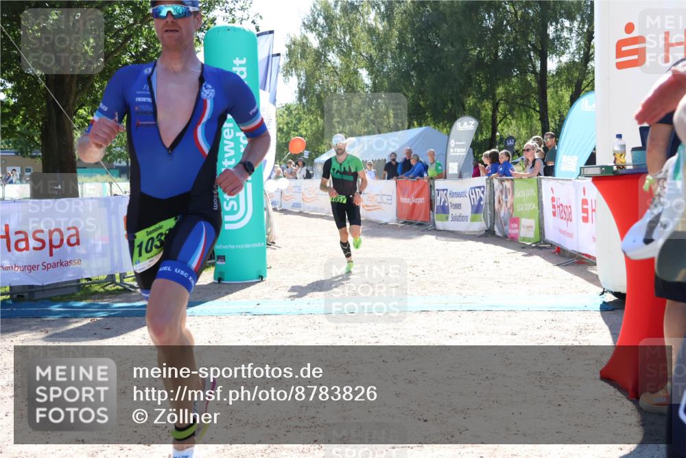 07.09.2025 - 19. Norderstedt Triathlon Zöllner http://msf.ph/oto/8783826 07.09.2025 15:16:14 Ziel 962, 1037, 1038 meine-sportfotos.de