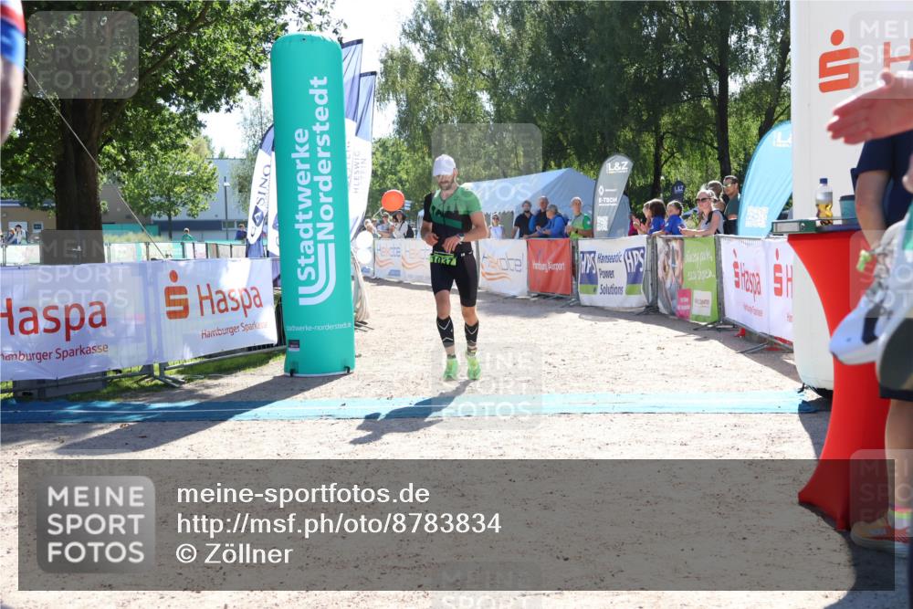 07.09.2025 - 19. Norderstedt Triathlon Zöllner http://msf.ph/oto/8783834 07.09.2025 15:16:14 Ziel 962, 1037, 1038 meine-sportfotos.de