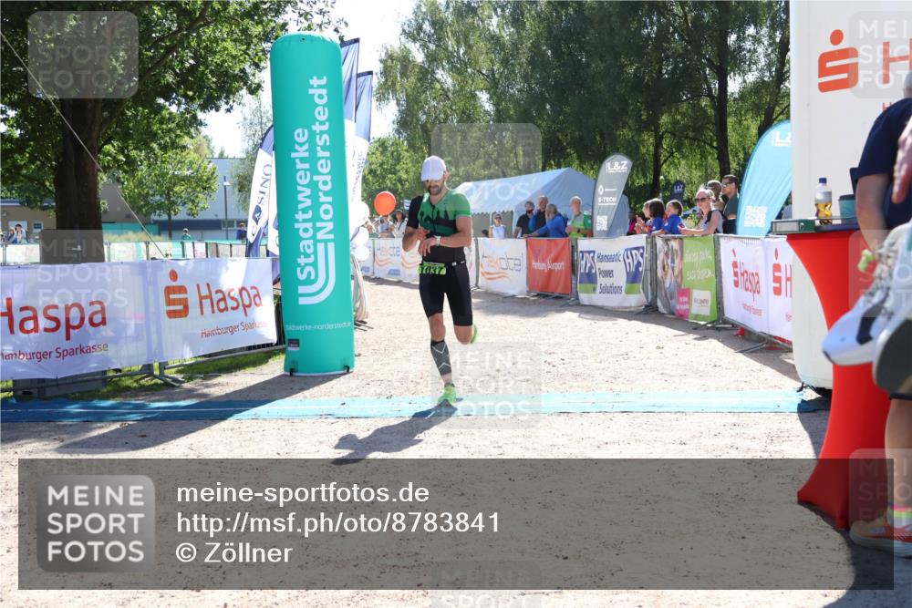 07.09.2025 - 19. Norderstedt Triathlon Zöllner http://msf.ph/oto/8783841 07.09.2025 15:16:14 Ziel 962, 1037, 1038 meine-sportfotos.de