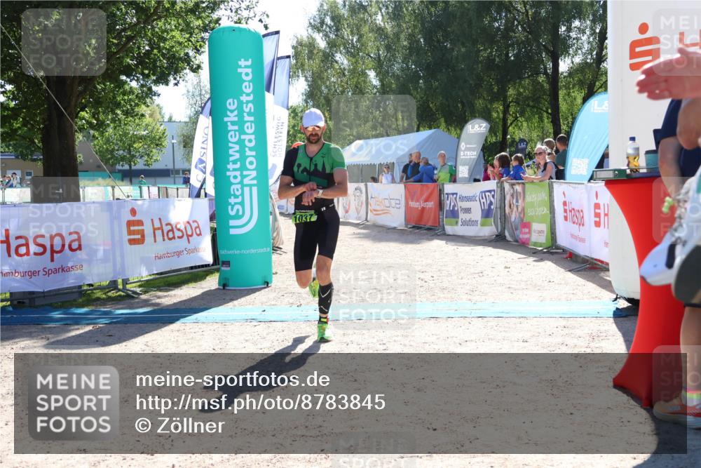 07.09.2025 - 19. Norderstedt Triathlon Zöllner http://msf.ph/oto/8783845 07.09.2025 15:16:15 Ziel 962, 1037, 1038 meine-sportfotos.de