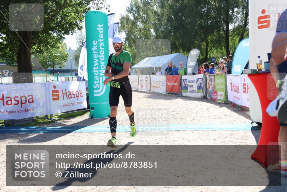 07.09.2025 - 19. Norderstedt Triathlon Zöllner http://msf.ph/oto/8783851 07.09.2025 15:16:15 Ziel 962, 1037, 1038 meine-sportfotos.de