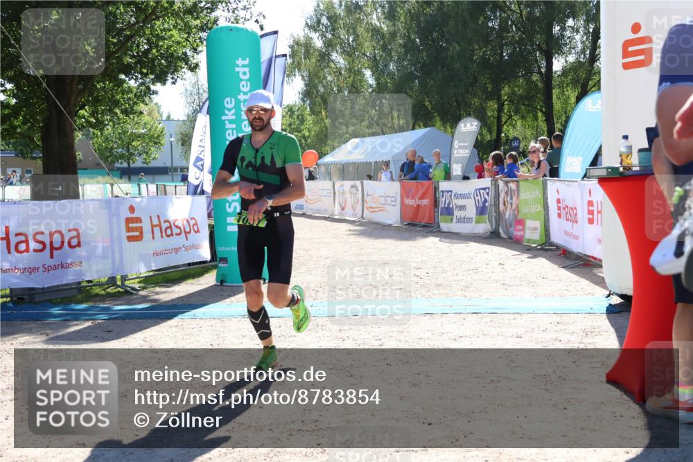 07.09.2025 - 19. Norderstedt Triathlon Zöllner http://msf.ph/oto/8783854 07.09.2025 15:16:15 Ziel 962, 1037, 1038 meine-sportfotos.de