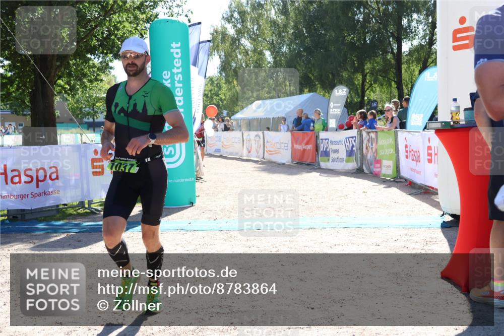 07.09.2025 - 19. Norderstedt Triathlon Zöllner http://msf.ph/oto/8783864 07.09.2025 15:16:16 Ziel 962, 1037, 1038 meine-sportfotos.de
