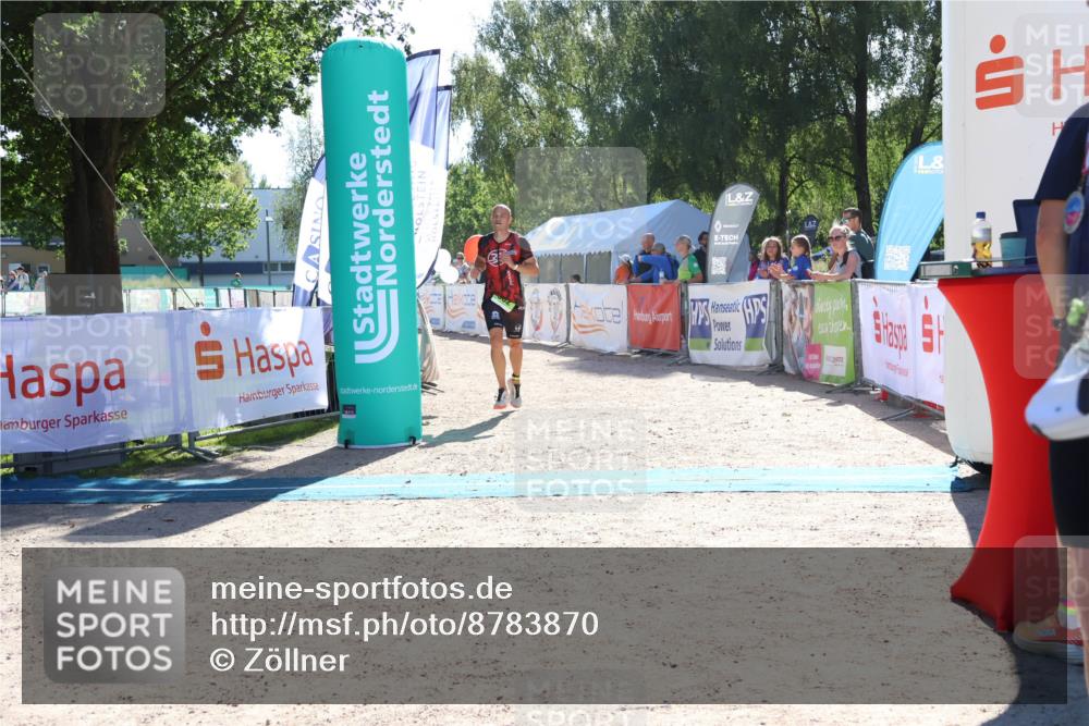 07.09.2025 - 19. Norderstedt Triathlon Zöllner http://msf.ph/oto/8783870 07.09.2025 15:16:18 Ziel 962, 1037, 1038 meine-sportfotos.de