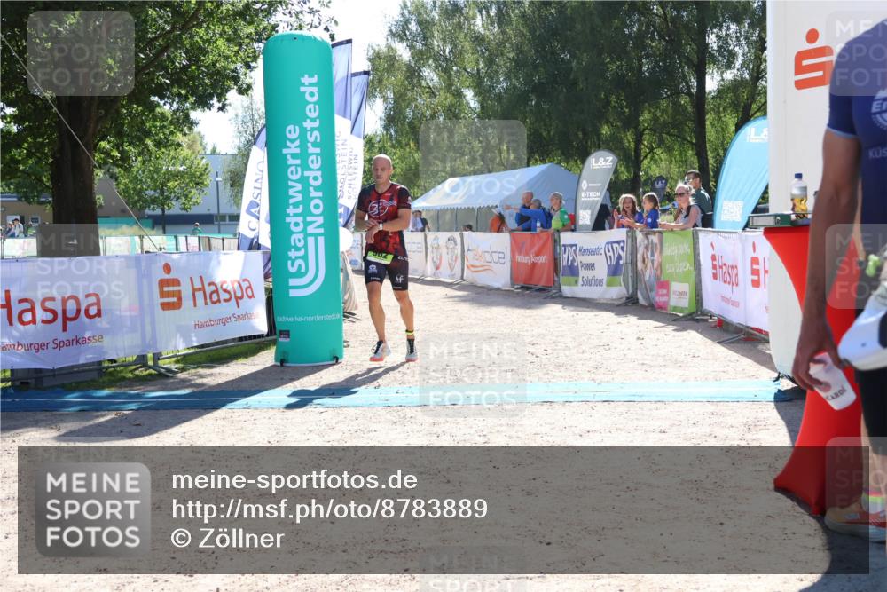 07.09.2025 - 19. Norderstedt Triathlon Zöllner http://msf.ph/oto/8783889 07.09.2025 15:16:19 Ziel 962, 1037, 1038 meine-sportfotos.de