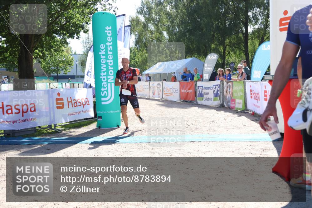 07.09.2025 - 19. Norderstedt Triathlon Zöllner http://msf.ph/oto/8783894 07.09.2025 15:16:19 Ziel 962, 1037, 1038 meine-sportfotos.de
