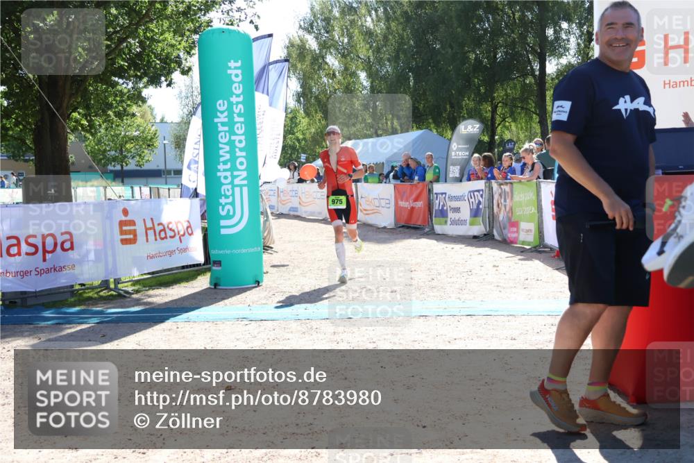 07.09.2025 - 19. Norderstedt Triathlon Zöllner http://msf.ph/oto/8783980 07.09.2025 15:16:53 Ziel 975 meine-sportfotos.de