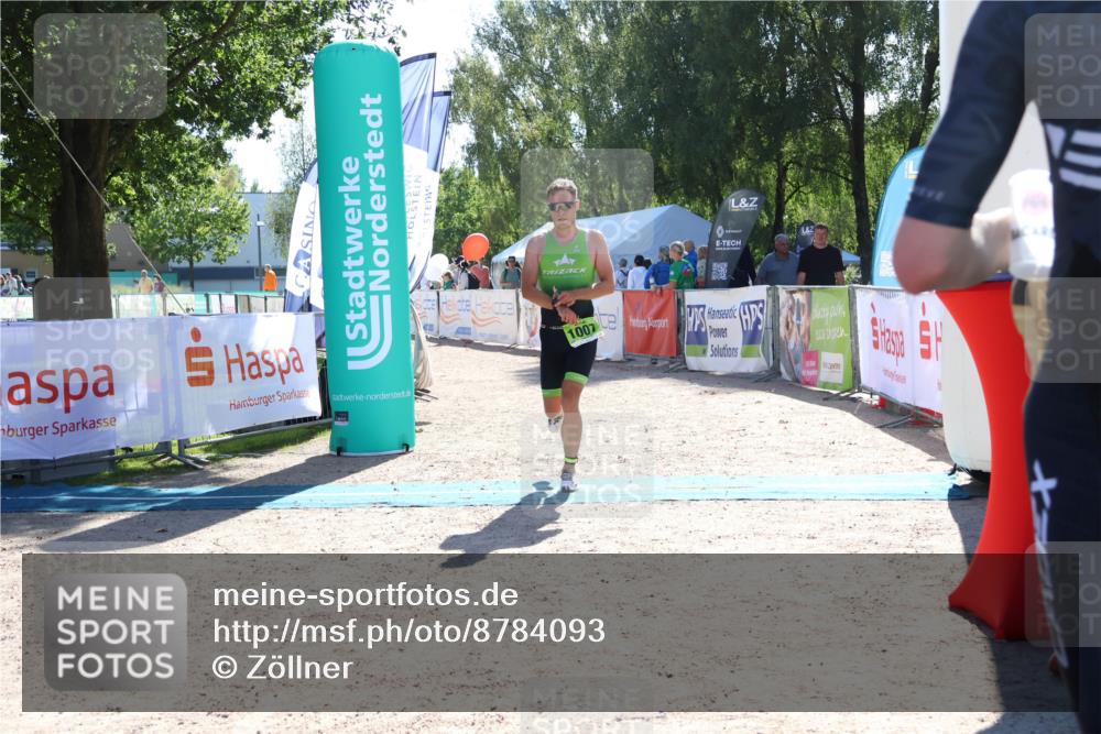 07.09.2025 - 19. Norderstedt Triathlon Zöllner http://msf.ph/oto/8784093 07.09.2025 15:18:26 Ziel 876, 1007 meine-sportfotos.de