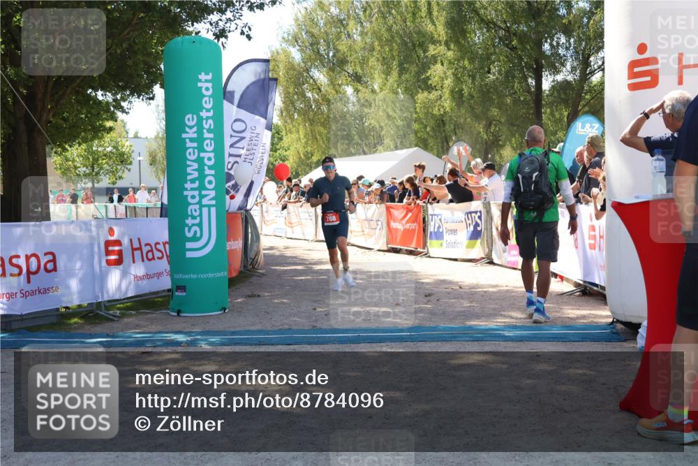 07.09.2025 - 19. Norderstedt Triathlon Zöllner http://msf.ph/oto/8784096 07.09.2025 13:07:58 Ziel 709, 788 meine-sportfotos.de
