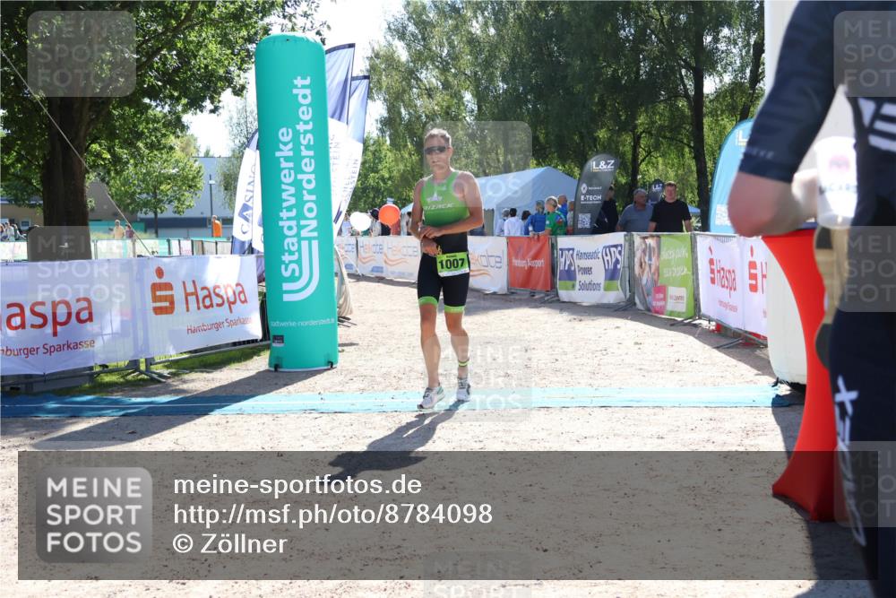 07.09.2025 - 19. Norderstedt Triathlon Zöllner http://msf.ph/oto/8784098 07.09.2025 15:18:26 Ziel 876, 1007 meine-sportfotos.de