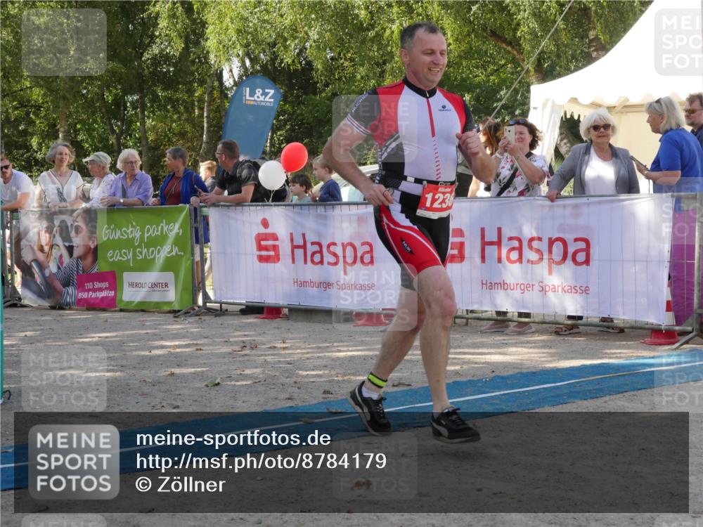 07.09.2025 - 19. Norderstedt Triathlon Zöllner http://msf.ph/oto/8784179 07.09.2025 12:08:48 Ziel 1210, 1236 meine-sportfotos.de