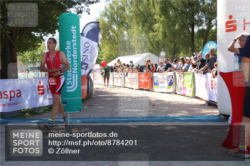 07.09.2025 - 19. Norderstedt Triathlon Zöllner http://msf.ph/oto/8784201 07.09.2025 13:08:09 Ziel 816, 828 meine-sportfotos.de