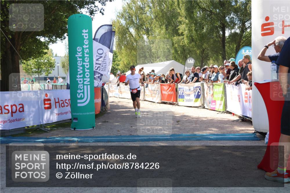 07.09.2025 - 19. Norderstedt Triathlon Zöllner http://msf.ph/oto/8784226 07.09.2025 13:08:13 Ziel 816, 828 meine-sportfotos.de