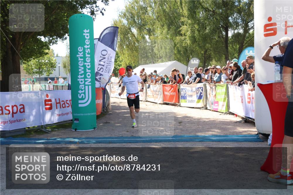 07.09.2025 - 19. Norderstedt Triathlon Zöllner http://msf.ph/oto/8784231 07.09.2025 13:08:14 Ziel 816, 828 meine-sportfotos.de