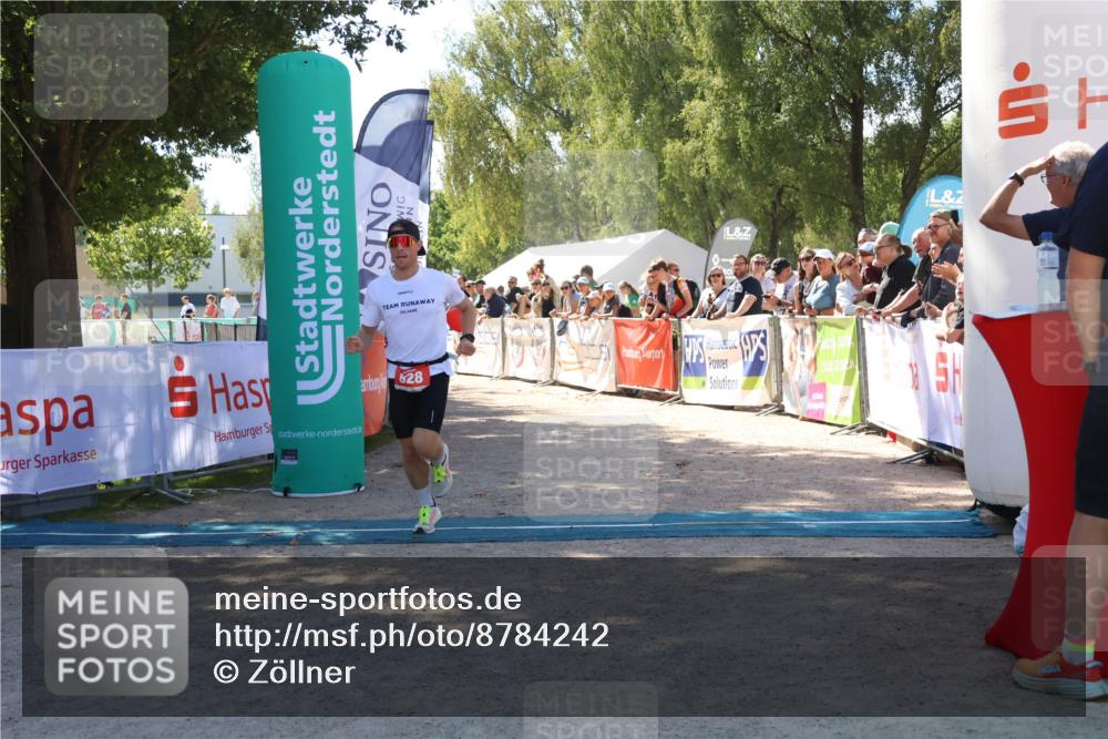 07.09.2025 - 19. Norderstedt Triathlon Zöllner http://msf.ph/oto/8784242 07.09.2025 13:08:14 Ziel 816, 828 meine-sportfotos.de