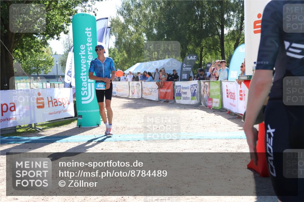 07.09.2025 - 19. Norderstedt Triathlon Zöllner http://msf.ph/oto/8784489 07.09.2025 15:20:59 Ziel 880 meine-sportfotos.de