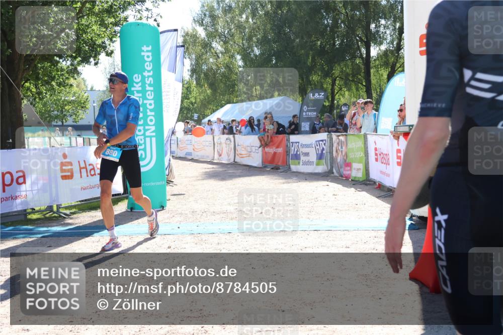 07.09.2025 - 19. Norderstedt Triathlon Zöllner http://msf.ph/oto/8784505 07.09.2025 15:20:59 Ziel 880 meine-sportfotos.de