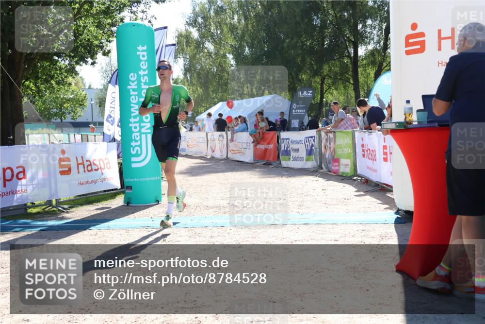 07.09.2025 - 19. Norderstedt Triathlon Zöllner http://msf.ph/oto/8784528 07.09.2025 15:21:49 Ziel 979, 1014 meine-sportfotos.de