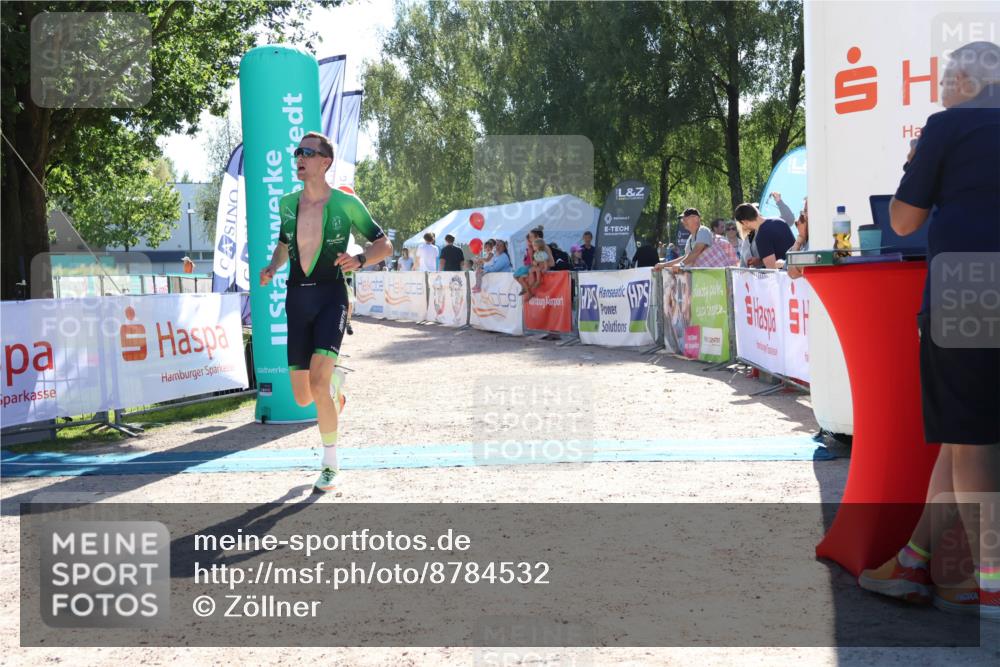 07.09.2025 - 19. Norderstedt Triathlon Zöllner http://msf.ph/oto/8784532 07.09.2025 15:21:49 Ziel 979, 1014 meine-sportfotos.de
