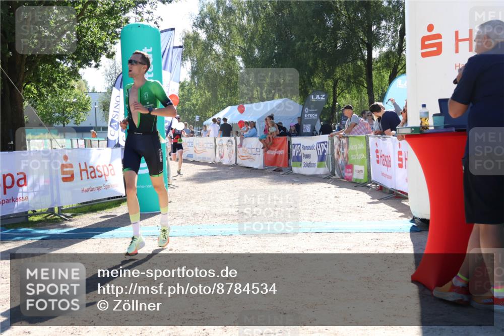 07.09.2025 - 19. Norderstedt Triathlon Zöllner http://msf.ph/oto/8784534 07.09.2025 15:21:49 Ziel 979, 1014 meine-sportfotos.de