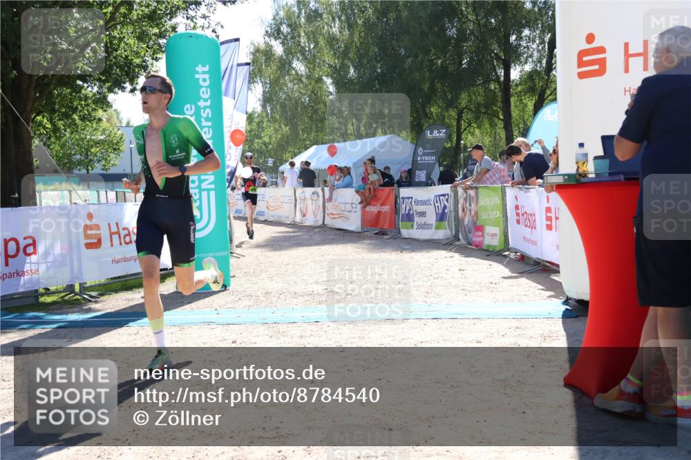 07.09.2025 - 19. Norderstedt Triathlon Zöllner http://msf.ph/oto/8784540 07.09.2025 15:21:50 Ziel 979, 1014 meine-sportfotos.de