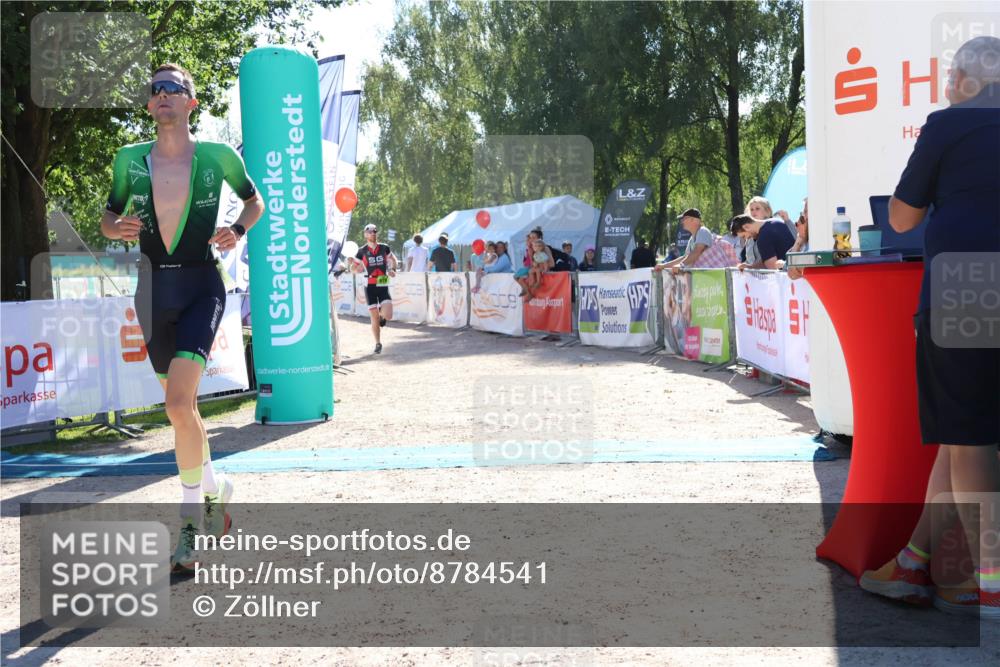 07.09.2025 - 19. Norderstedt Triathlon Zöllner http://msf.ph/oto/8784541 07.09.2025 15:21:50 Ziel 979, 1014 meine-sportfotos.de