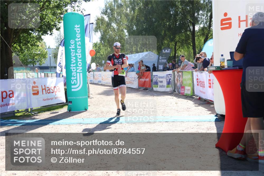 07.09.2025 - 19. Norderstedt Triathlon Zöllner http://msf.ph/oto/8784557 07.09.2025 15:21:52 Ziel 979, 1014 meine-sportfotos.de