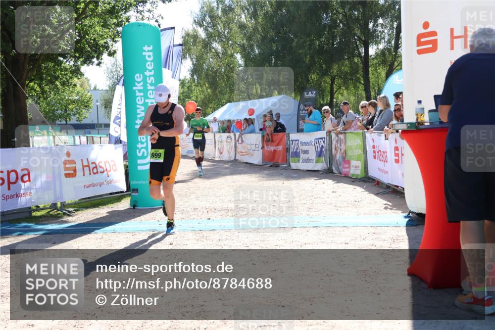 07.09.2025 - 19. Norderstedt Triathlon Zöllner http://msf.ph/oto/8784688 07.09.2025 15:23:10 Ziel 999, 1016 meine-sportfotos.de