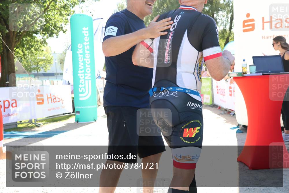 07.09.2025 - 19. Norderstedt Triathlon Zöllner http://msf.ph/oto/8784721 07.09.2025 15:24:01 Ziel 976, 988 meine-sportfotos.de