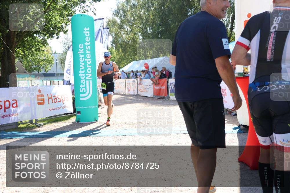 07.09.2025 - 19. Norderstedt Triathlon Zöllner http://msf.ph/oto/8784725 07.09.2025 15:24:02 Ziel 976, 988 meine-sportfotos.de