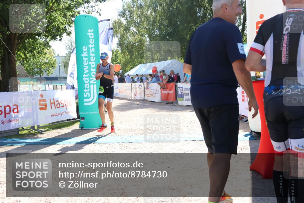 07.09.2025 - 19. Norderstedt Triathlon Zöllner http://msf.ph/oto/8784730 07.09.2025 15:24:03 Ziel 976, 988 meine-sportfotos.de