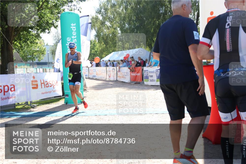 07.09.2025 - 19. Norderstedt Triathlon Zöllner http://msf.ph/oto/8784736 07.09.2025 15:24:03 Ziel 976, 988 meine-sportfotos.de