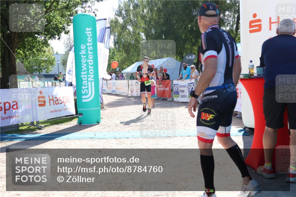 07.09.2025 - 19. Norderstedt Triathlon Zöllner http://msf.ph/oto/8784760 07.09.2025 15:24:24 Ziel 978 meine-sportfotos.de