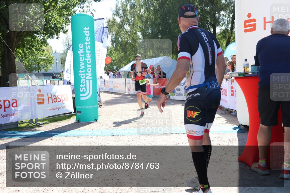 07.09.2025 - 19. Norderstedt Triathlon Zöllner http://msf.ph/oto/8784763 07.09.2025 15:24:24 Ziel 978 meine-sportfotos.de