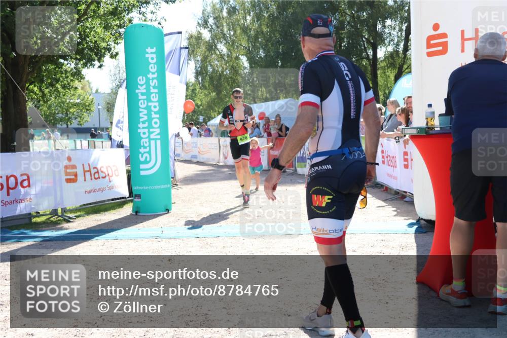 07.09.2025 - 19. Norderstedt Triathlon Zöllner http://msf.ph/oto/8784765 07.09.2025 15:24:25 Ziel 978 meine-sportfotos.de
