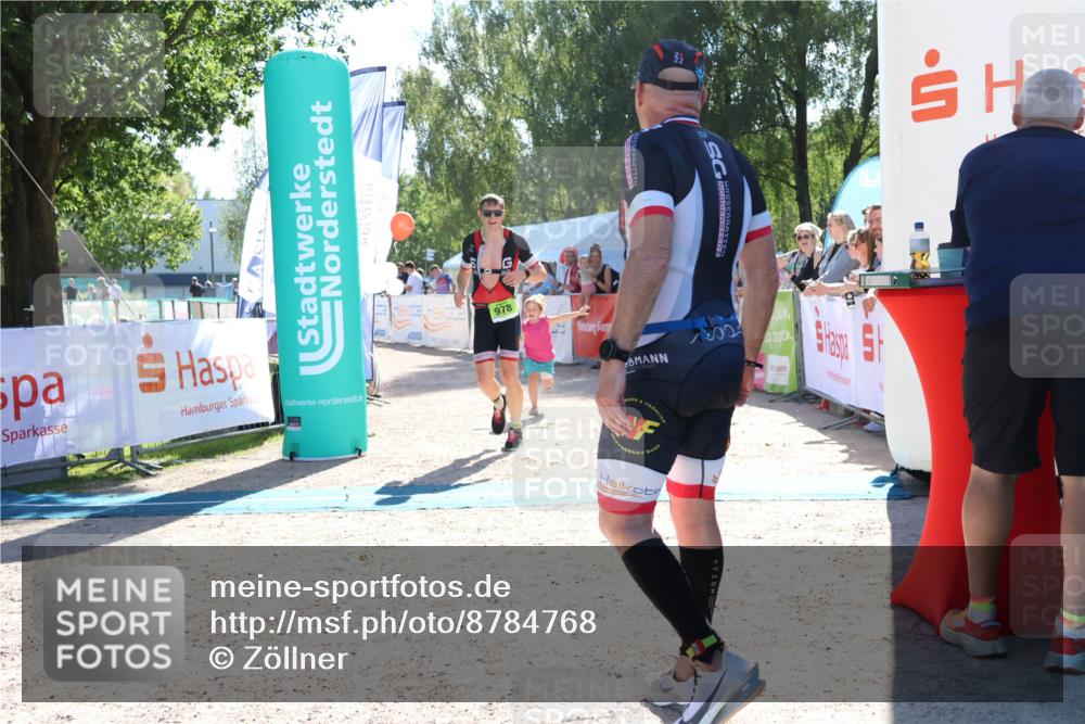 07.09.2025 - 19. Norderstedt Triathlon Zöllner http://msf.ph/oto/8784768 07.09.2025 15:24:25 Ziel 978 meine-sportfotos.de