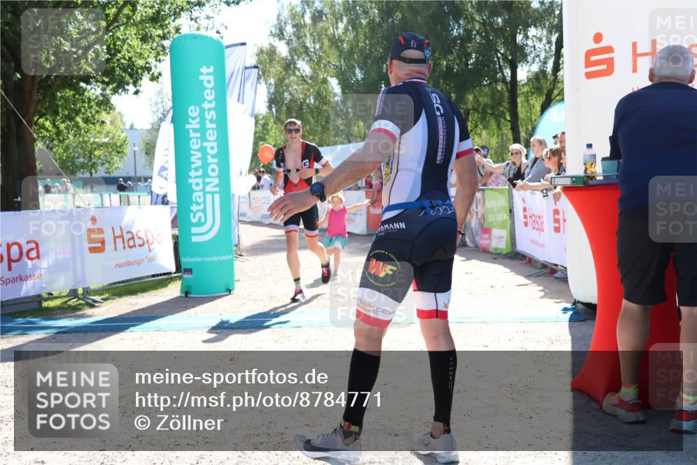 07.09.2025 - 19. Norderstedt Triathlon Zöllner http://msf.ph/oto/8784771 07.09.2025 15:24:25 Ziel 978 meine-sportfotos.de