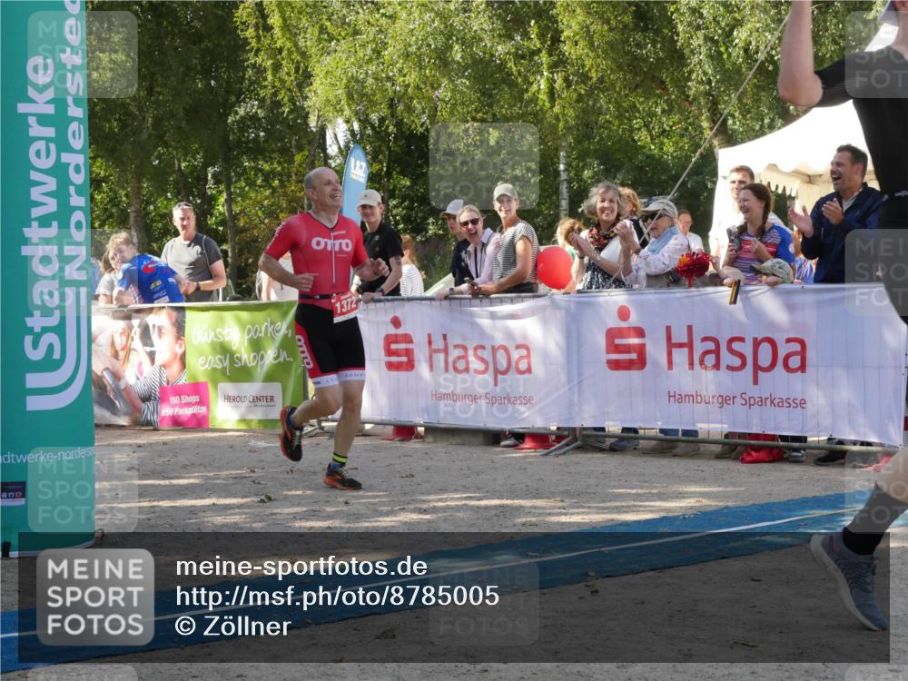 07.09.2025 - 19. Norderstedt Triathlon Zöllner http://msf.ph/oto/8785005 07.09.2025 12:31:22 Ziel 1320, 1372 meine-sportfotos.de