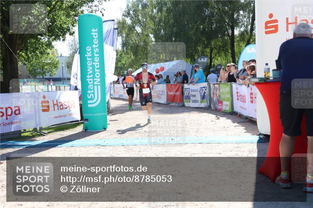 07.09.2025 - 19. Norderstedt Triathlon Zöllner http://msf.ph/oto/8785053 07.09.2025 15:26:49 Ziel 958, 964 meine-sportfotos.de