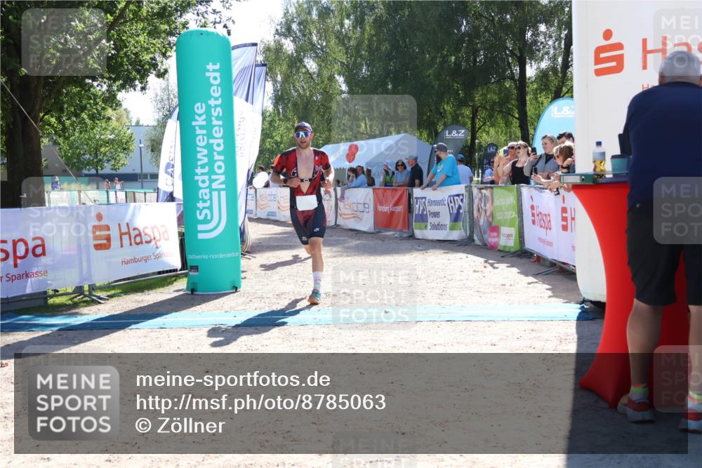 07.09.2025 - 19. Norderstedt Triathlon Zöllner http://msf.ph/oto/8785063 07.09.2025 15:26:50 Ziel 958, 964 meine-sportfotos.de