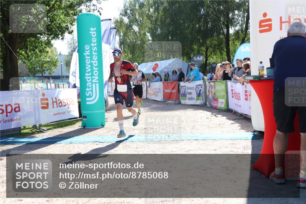 07.09.2025 - 19. Norderstedt Triathlon Zöllner http://msf.ph/oto/8785068 07.09.2025 15:26:50 Ziel 958, 964 meine-sportfotos.de