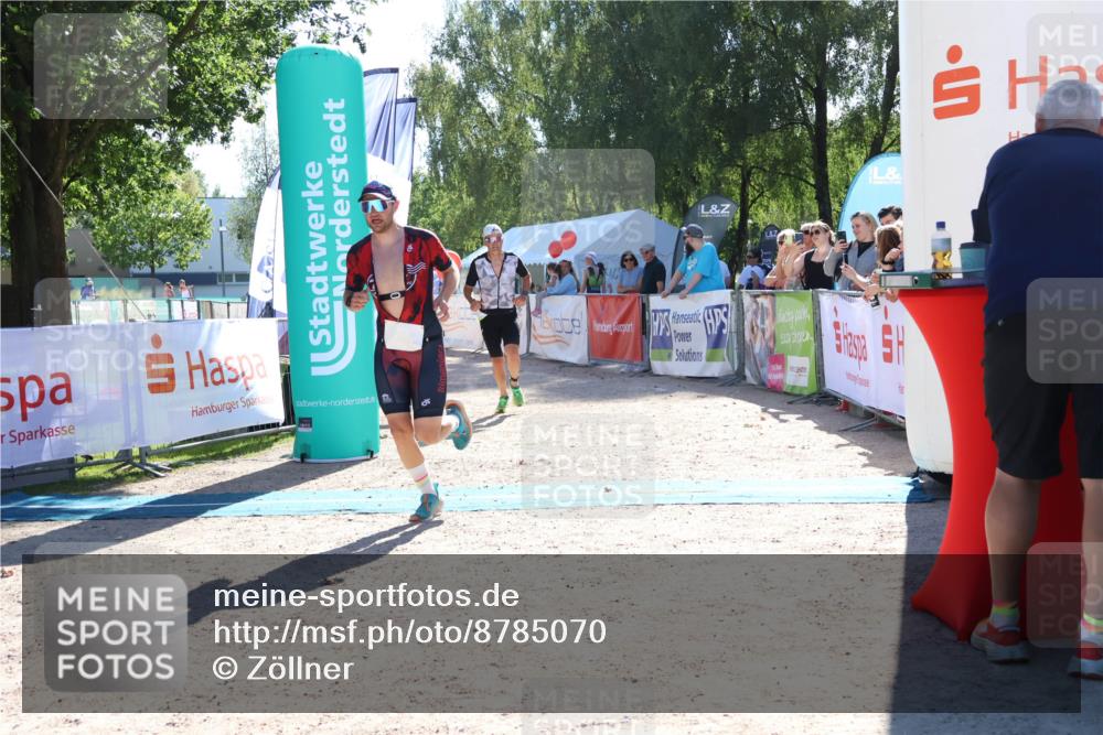 07.09.2025 - 19. Norderstedt Triathlon Zöllner http://msf.ph/oto/8785070 07.09.2025 15:26:50 Ziel 958, 964 meine-sportfotos.de