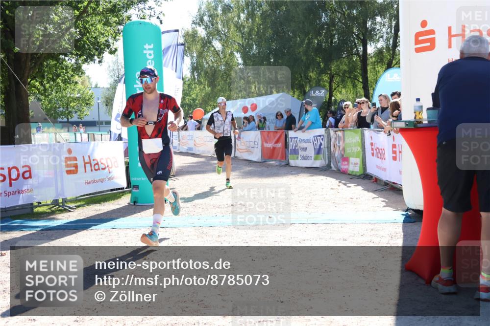 07.09.2025 - 19. Norderstedt Triathlon Zöllner http://msf.ph/oto/8785073 07.09.2025 15:26:51 Ziel 958, 964 meine-sportfotos.de