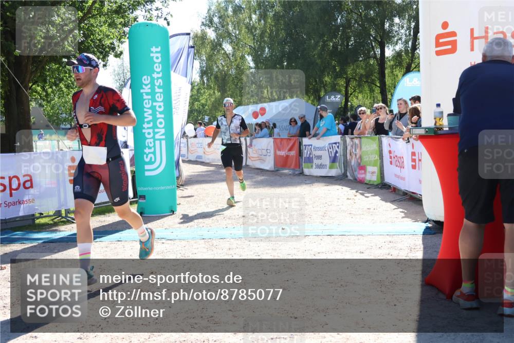 07.09.2025 - 19. Norderstedt Triathlon Zöllner http://msf.ph/oto/8785077 07.09.2025 15:26:51 Ziel 958, 964 meine-sportfotos.de