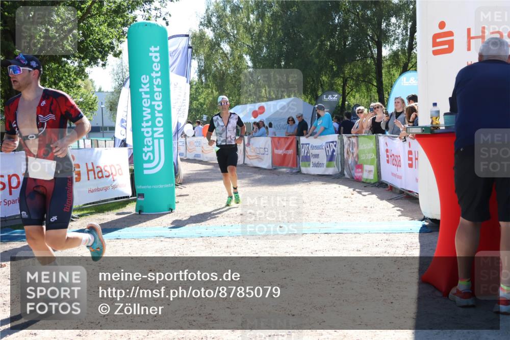 07.09.2025 - 19. Norderstedt Triathlon Zöllner http://msf.ph/oto/8785079 07.09.2025 15:26:51 Ziel 958, 964 meine-sportfotos.de