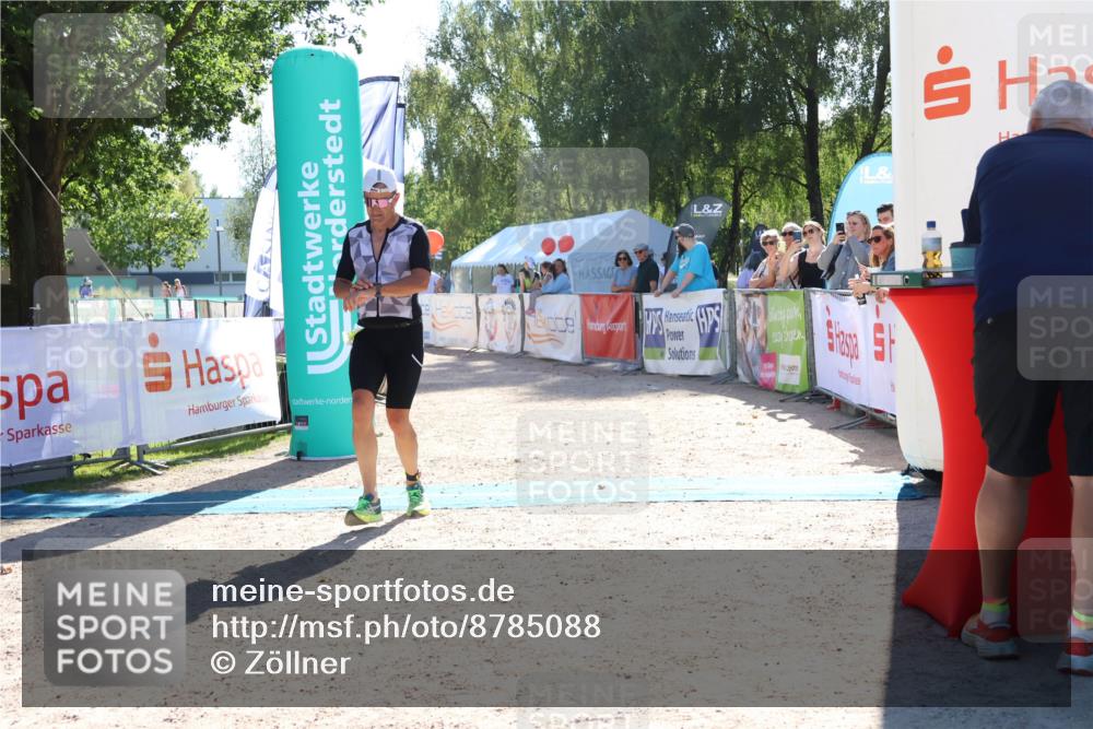 07.09.2025 - 19. Norderstedt Triathlon Zöllner http://msf.ph/oto/8785088 07.09.2025 15:26:52 Ziel 958, 964 meine-sportfotos.de