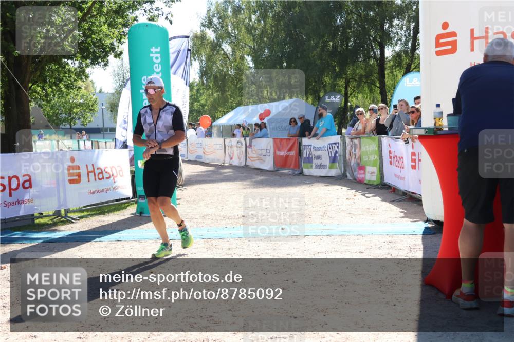 07.09.2025 - 19. Norderstedt Triathlon Zöllner http://msf.ph/oto/8785092 07.09.2025 15:26:52 Ziel 958, 964 meine-sportfotos.de