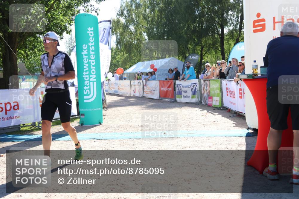 07.09.2025 - 19. Norderstedt Triathlon Zöllner http://msf.ph/oto/8785095 07.09.2025 15:26:53 Ziel 958, 964 meine-sportfotos.de